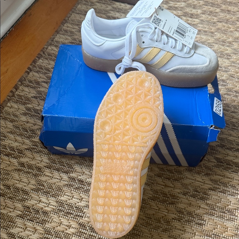 NWT adidas Sambae W White with Pale Yellow Stripes and Gum Sole - Picture 4 of 7